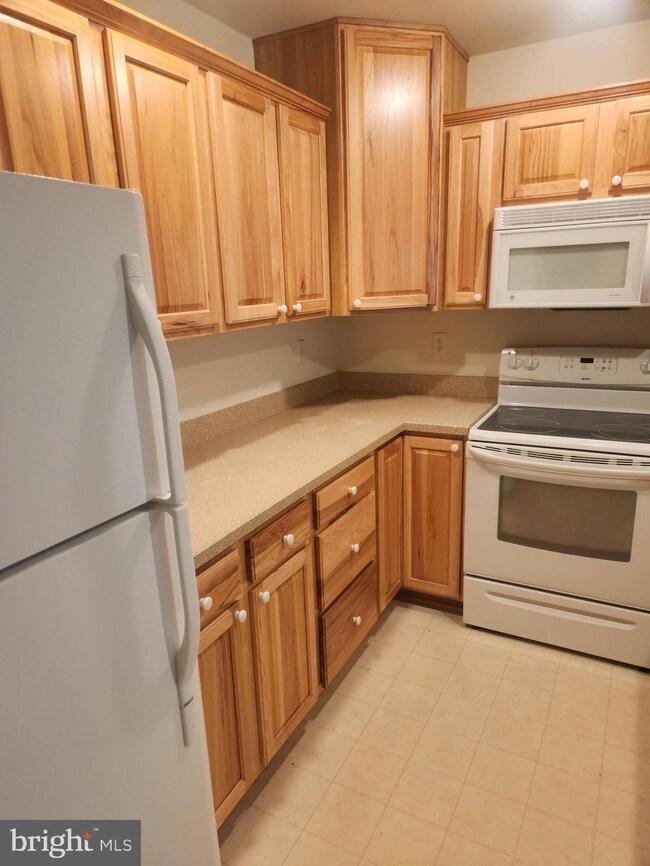 140 S South Clinton St unit . A, Doylestown, PA 18901 - photo 5