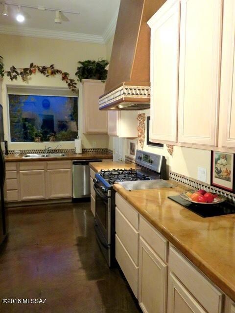 Bright Spacious Kitchen