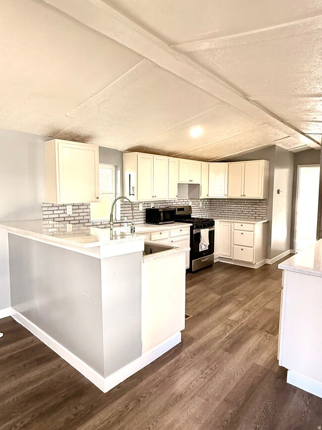 2875 N Hill Field Rd unit 40, Layton, UT 84041 - photo 3