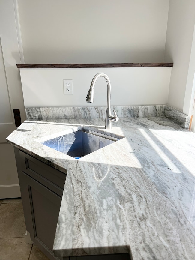 47 Warwick St unit 2, Middletown, CT 06457 - photo 3