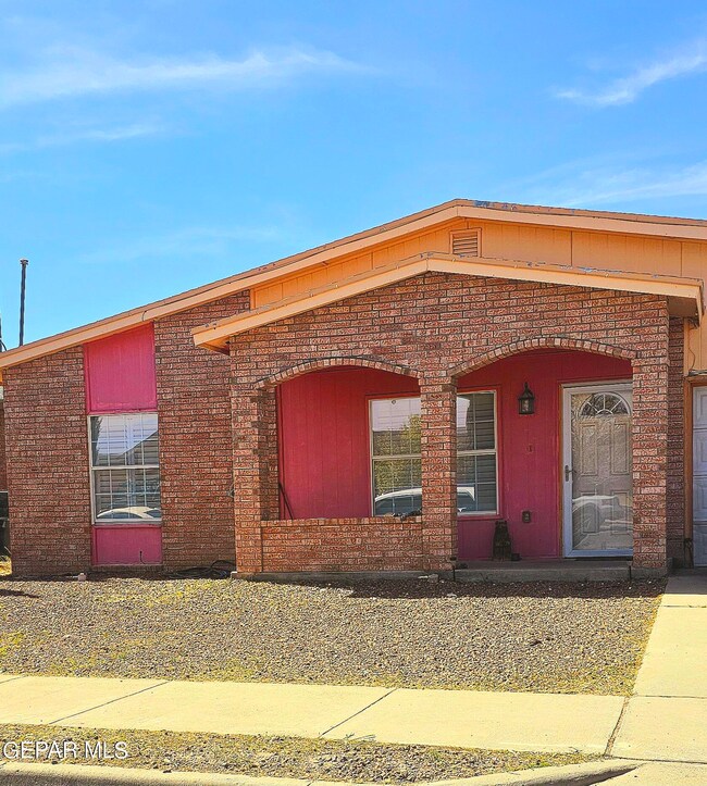 613 Desierto Bonito St, Horizon City, TX 79928 - photo 7