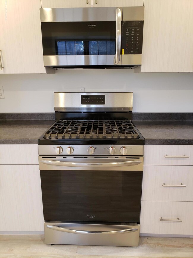 35 Winchester Ct, Matawan, NJ 07747 - photo 5