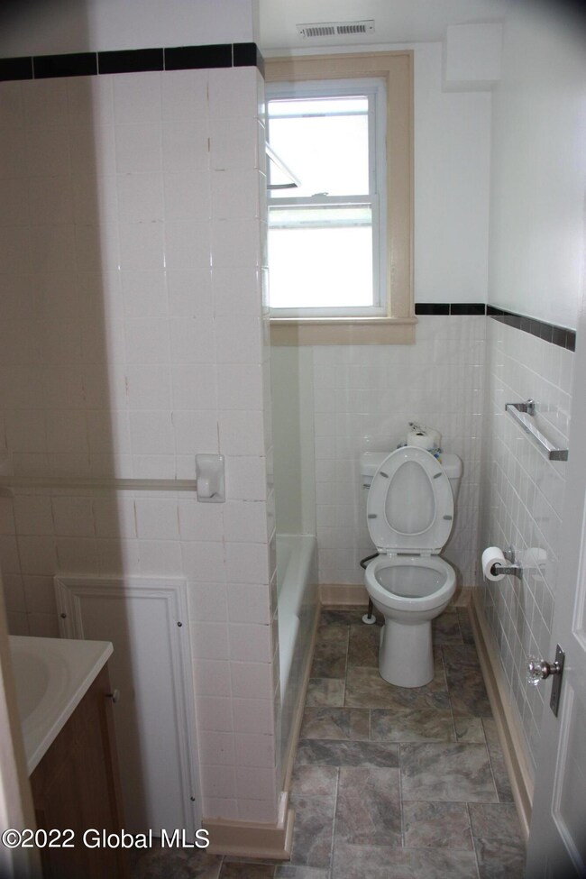 4 Hamlin St, Schenectady, NY 12307 - photo 7