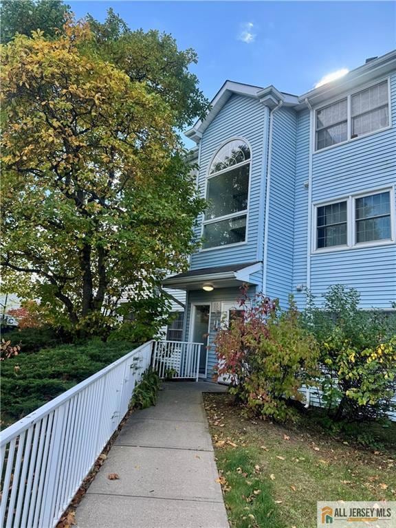 826 Edpas Rd, New Brunswick, NJ 08901 - photo 2