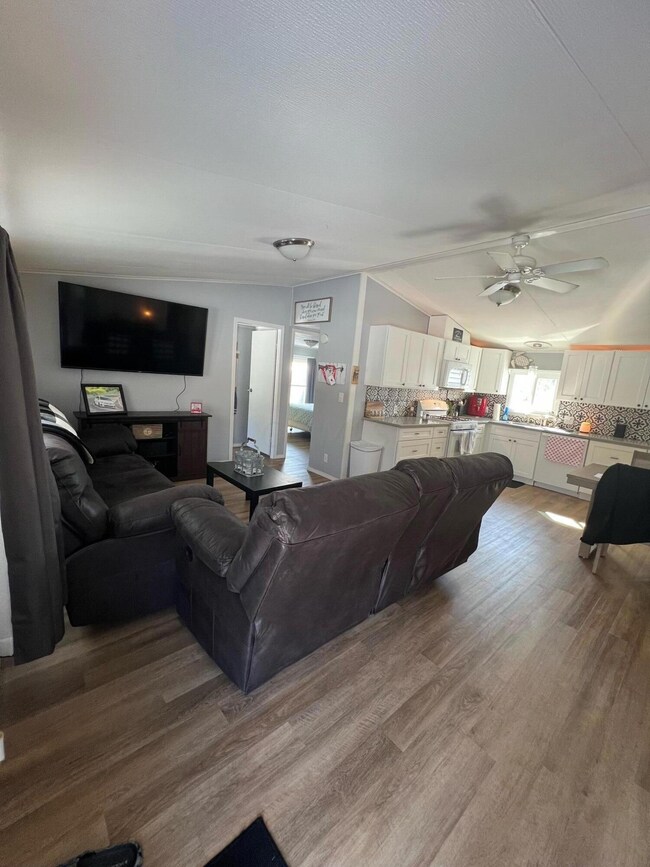 10702 Columbus Ave, Thornville, OH 43076 - photo 4