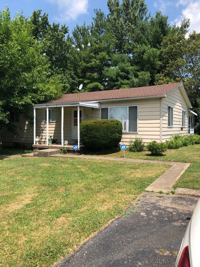 1369 N Court St, Circleville, OH 43113 - photo 2