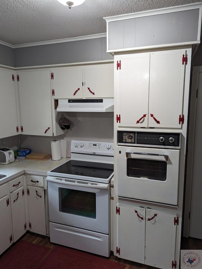 1005 Louise Ln, Wake Village, TX 75501 - photo 5