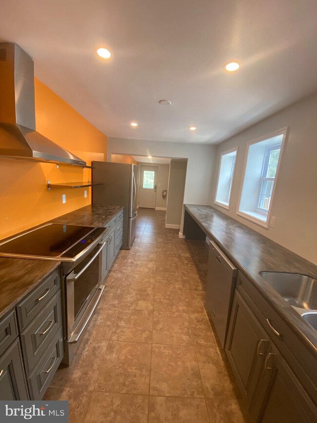 327 E Linden St, Kennett Square, PA 19348 - photo 4