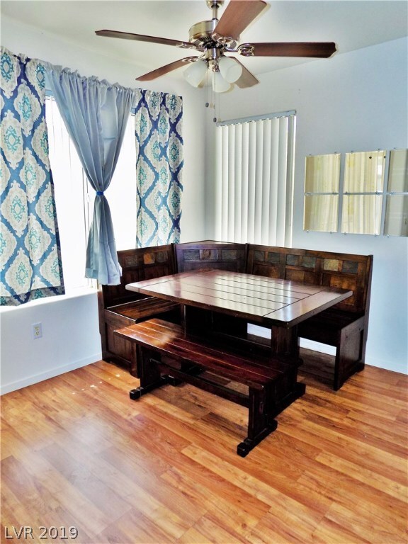 8x8 Dining area