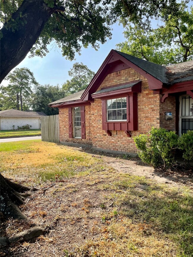 7638 Boggess Rd, Houston, TX 77016 - photo 2