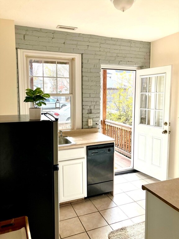 25 Roslyn St unit 4, Salem, MA 01970 - photo 2