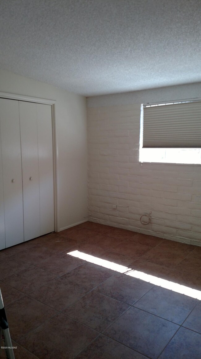 Bedroom w/tile
