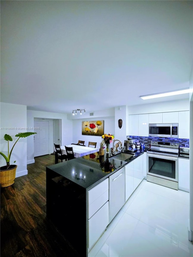 570 S Park Rd unit 17-6, Hollywood, FL 33021 - photo 3