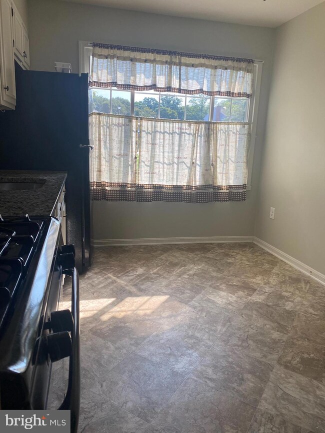 1988 Mayflower Dr, Woodbridge, VA 22192 - photo 7