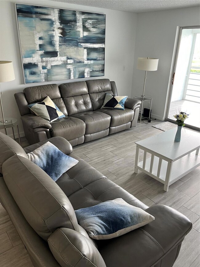 301 SE 3rd St unit 405, Dania, FL 33004 - photo 3