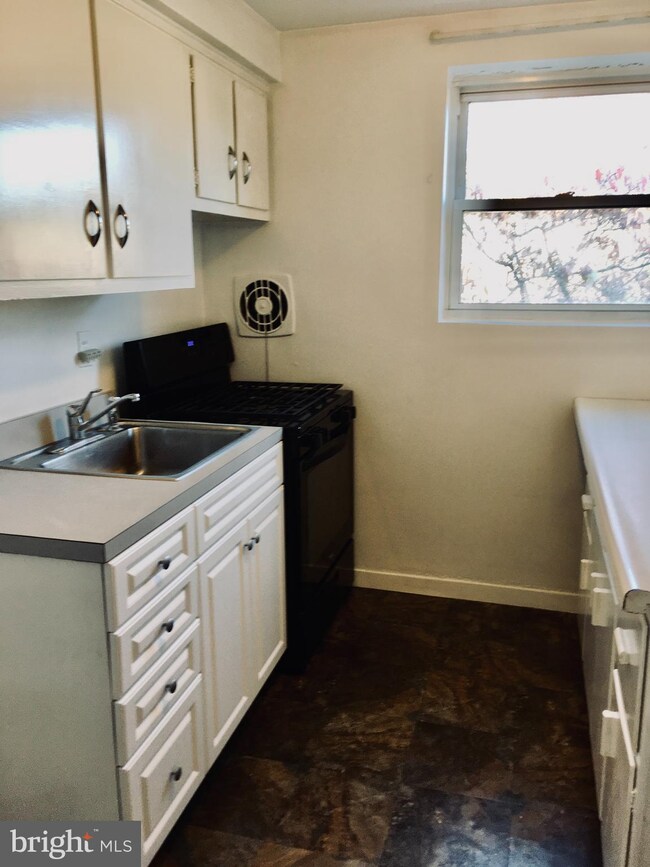 32 Windsor Rd unit B, Glenside, PA 19038 - photo 5