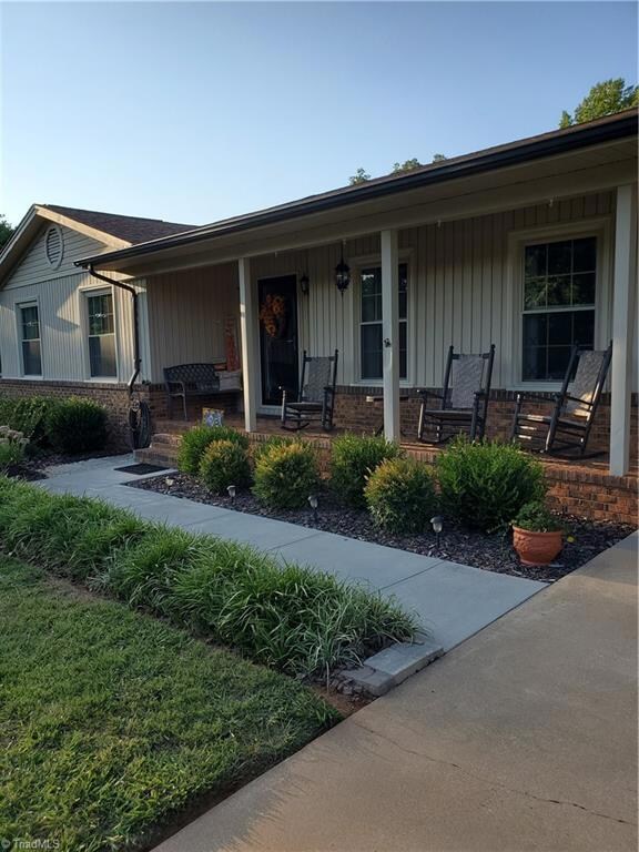 1172 Arabian Dr, Asheboro, NC 27205 - photo 2