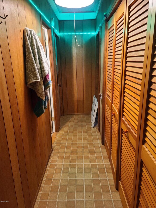 102 Heron Bay Rd, Hawley, PA 18428 - photo 5