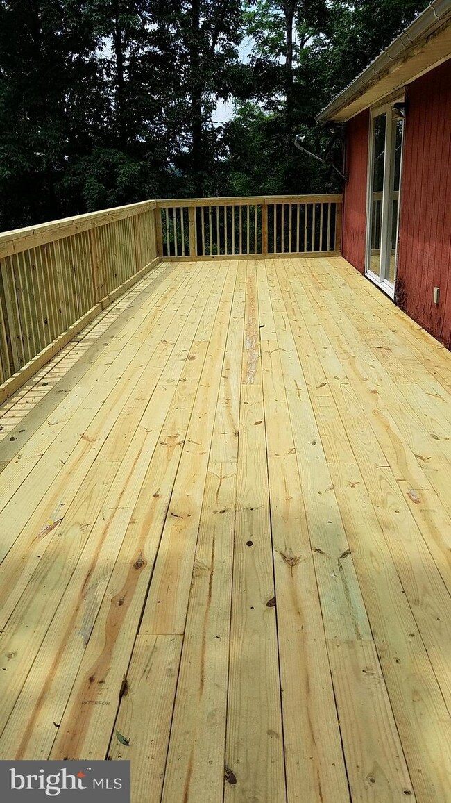 143 Harden Dr, Berkeley Springs, WV 25411 - photo 3