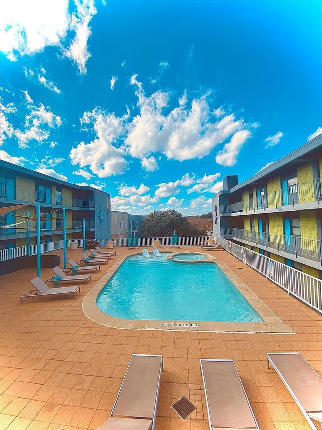 2408 Leon St unit 303, Austin, TX 78705 - photo 4