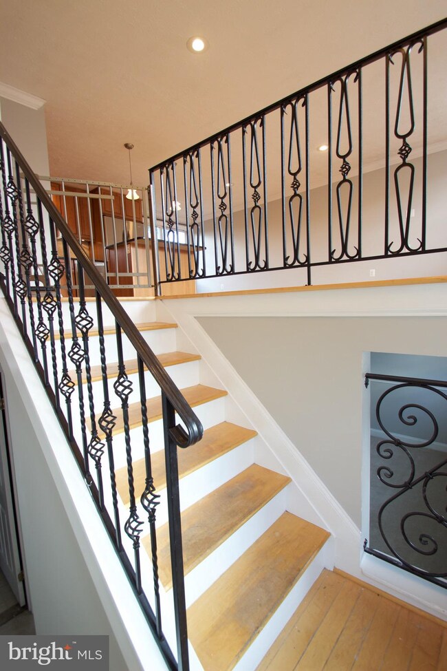 10 Box Cir, Essex, MD 21221 - photo 2