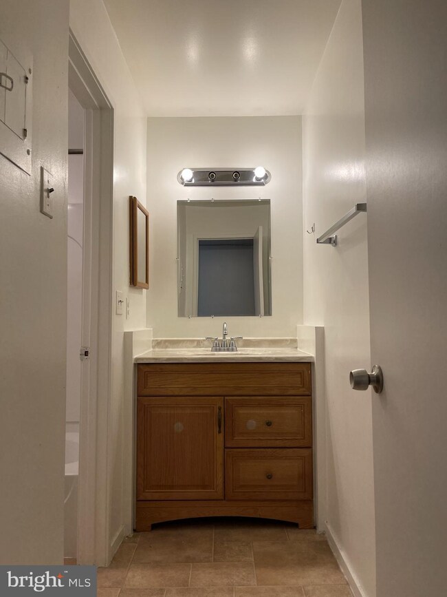 1643 Parkcrest Cir unit 101, Reston, VA 20190 - photo 6