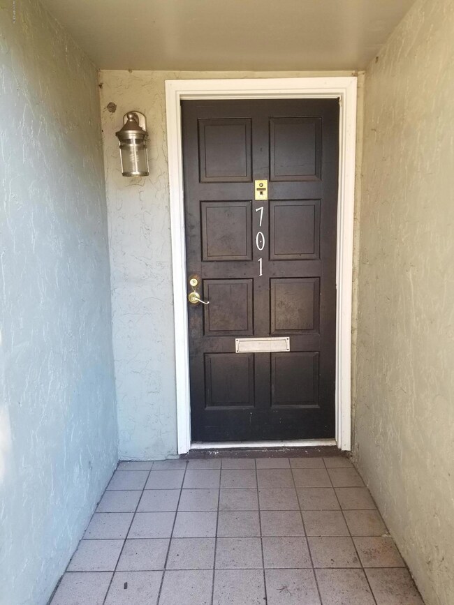 701 Oaks Manor Ct unit O5-2, Jacksonville, FL 32211 - photo 4