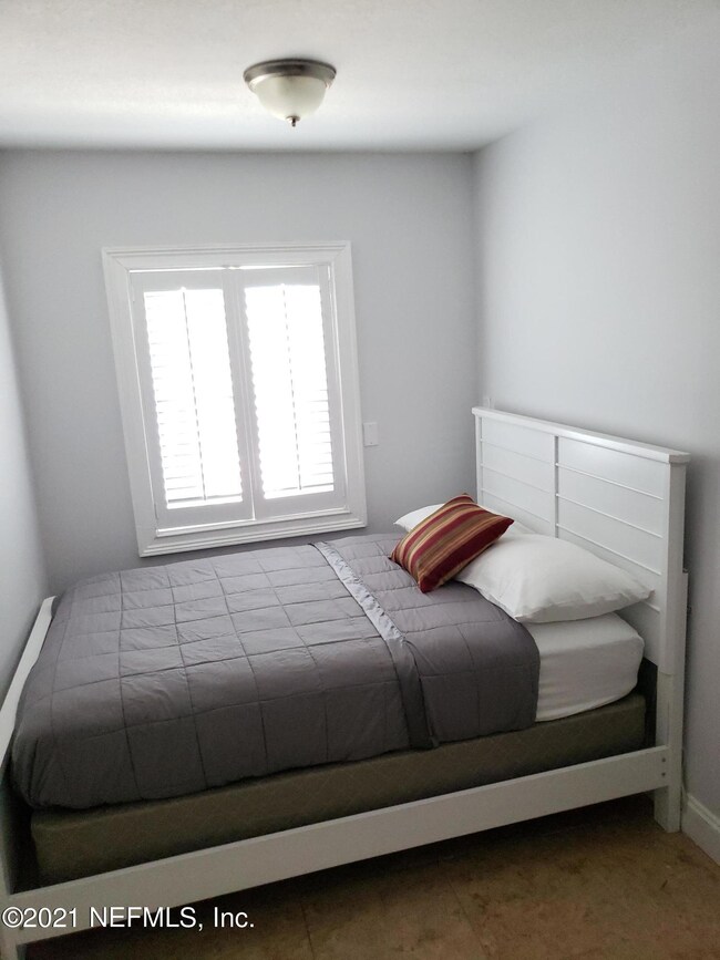 1st Floor Guest Bedroom