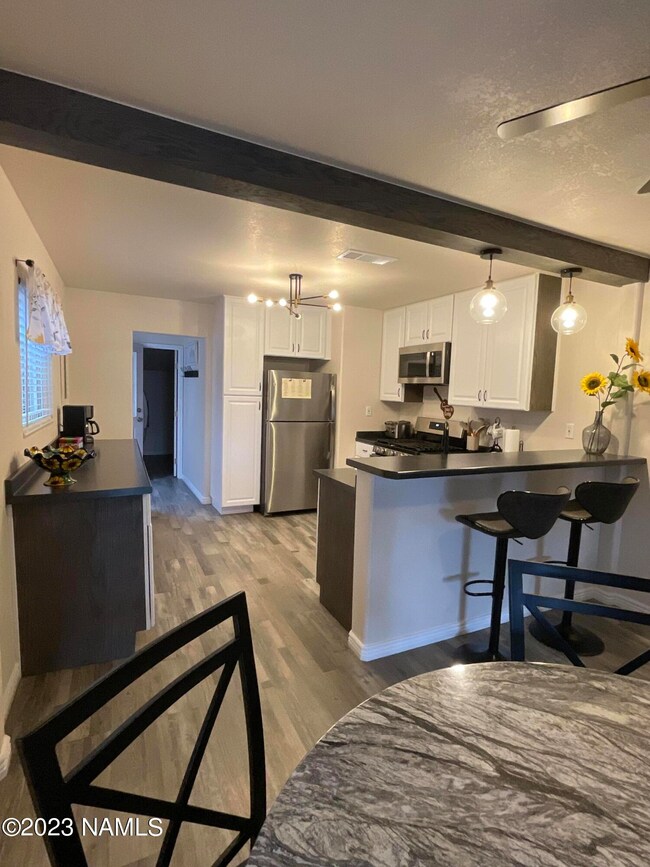 517 W Hillview St, Winslow, AZ 86047 - photo 7