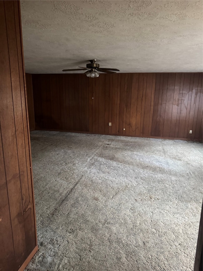 Very Large Family/Game/Living/Den area.
