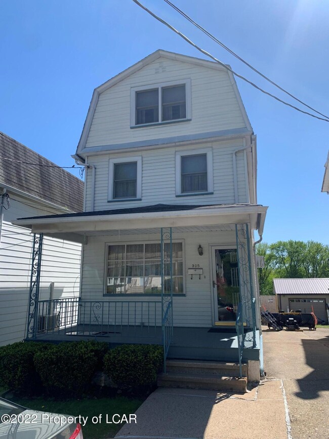 305 Andover St, Wilkes Barre, PA 18702 - photo 2