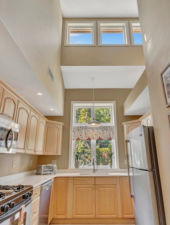 15 Reservoir St unit 44, Mansfield, MA 02048 - photo 3