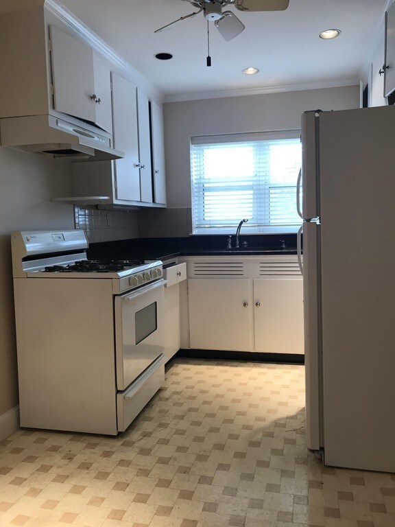 9 Alton Ct unit 3, Brookline, MA 02446 - photo 3