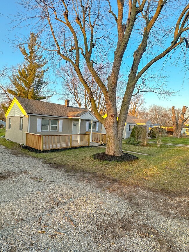 2408 E 22nd St, Muncie, IN 47302 - photo 2