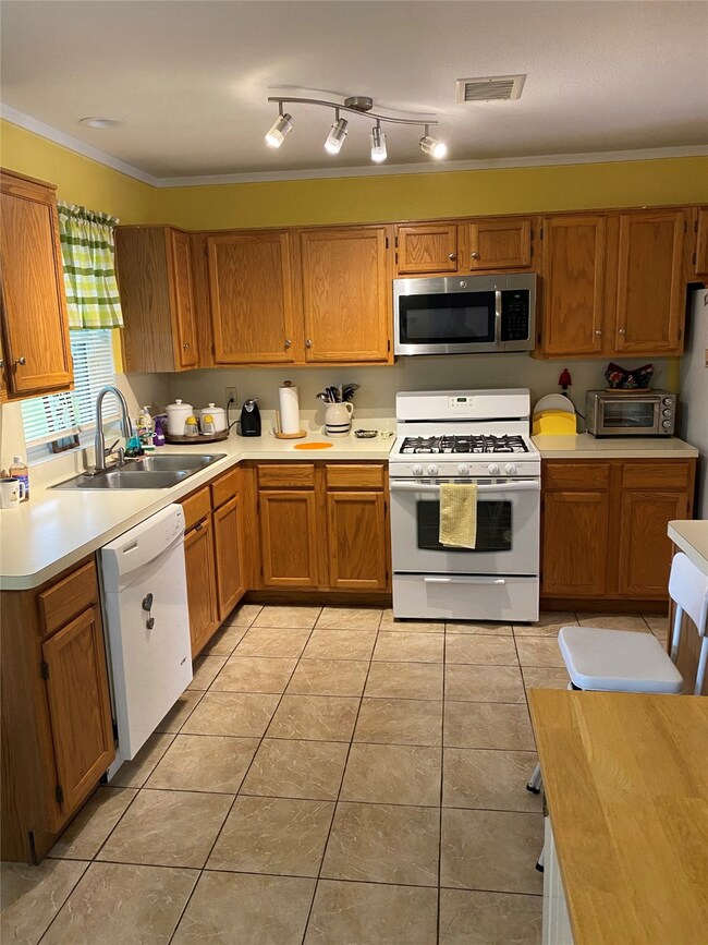 5206 Spring Branch Dr, Pearland, TX 77584 - photo 5