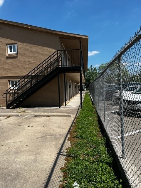 514 Houston St unit 1, Rosenberg, TX 77471 - photo 3