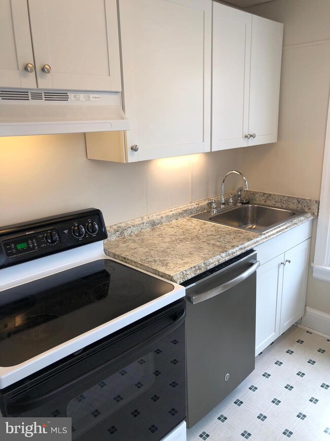 116 E Locust St unit 2ND FLOOR, Mechanicsburg, PA 17055 - photo 4