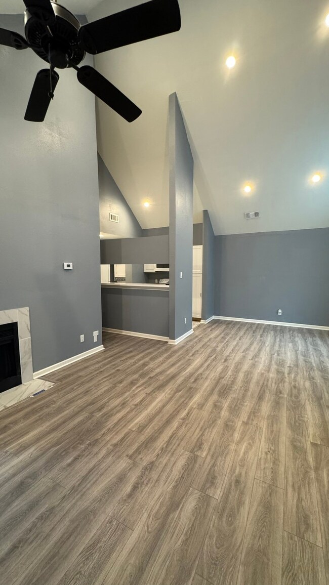 14550 Fonmeadow Dr unit 900, Houston, TX 77035 - photo 3