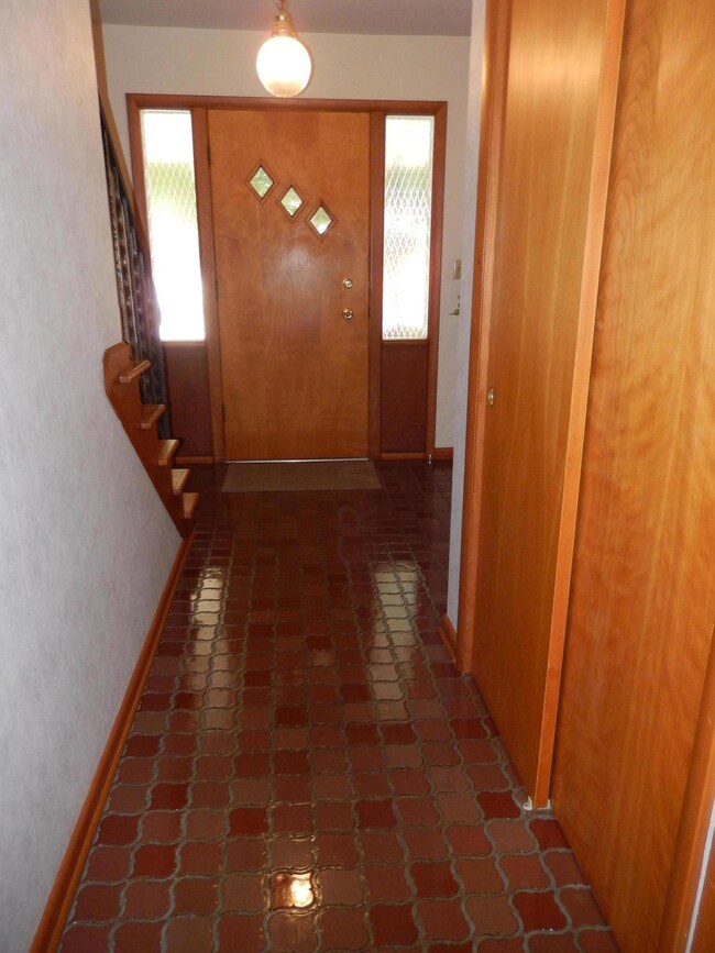 5258 Butternut Ct W, Columbus, OH 43229 - photo 3