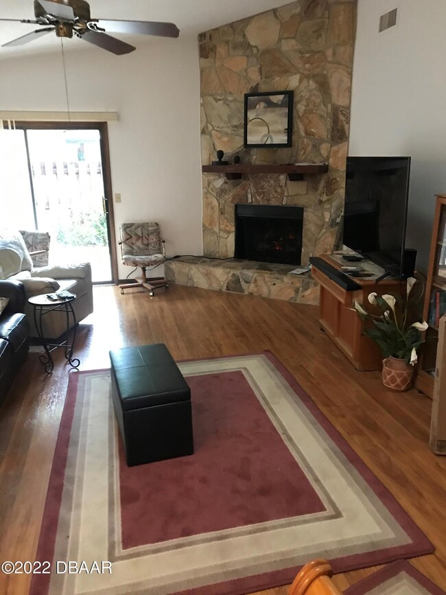 2 Soco Living Rm