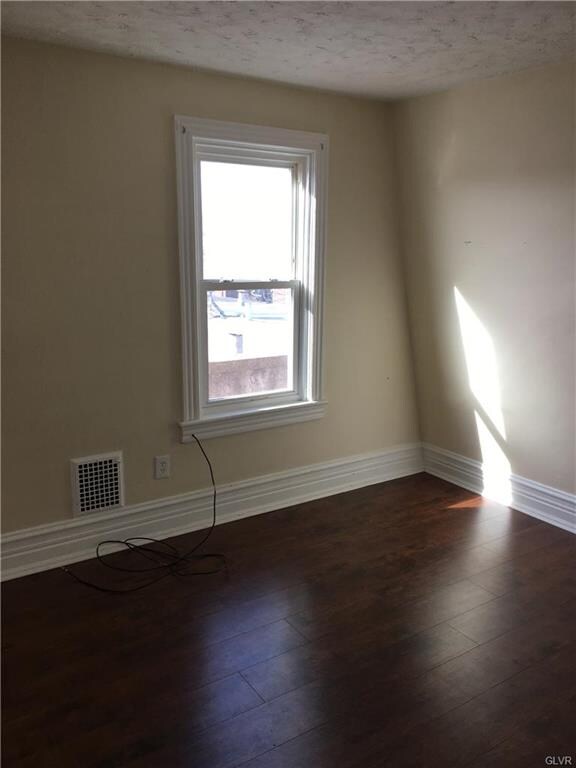 1919 W Allen St unit 2nd Floor, Allentown, PA 18104 - photo 5