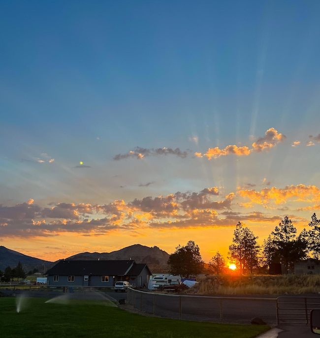 8445 19th St, Terrebonne, OR 97760 - photo 4