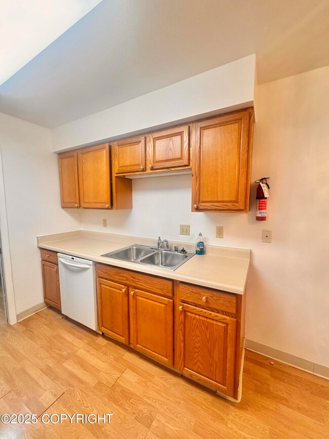 3900 Malaspina Cir unit 1, Anchorage, AK 99517 - photo 4