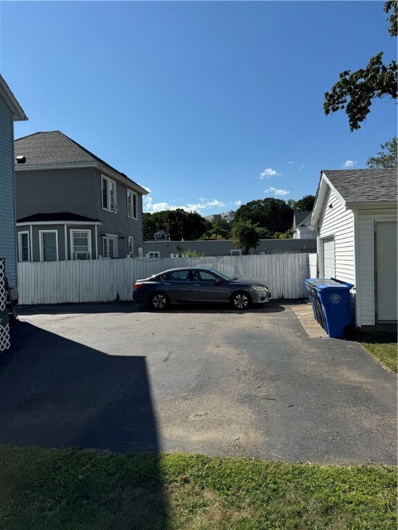 24 Oneida St unit 1, Cranston, RI 02920 - photo 3