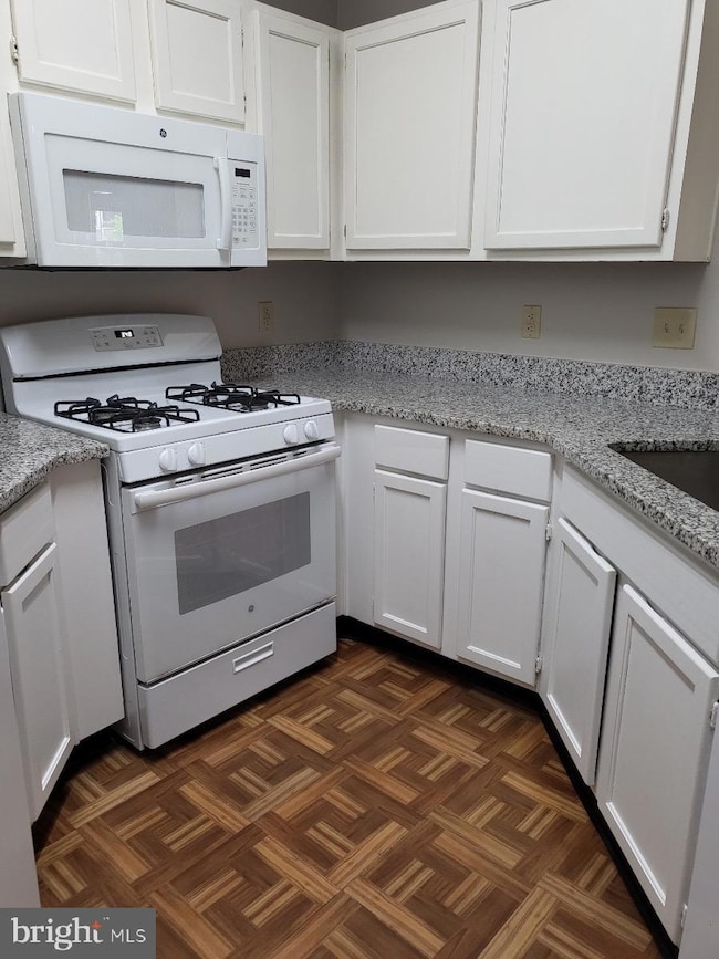 13070 Autumn Woods Way unit 101, Fairfax, VA 22033 - photo 2