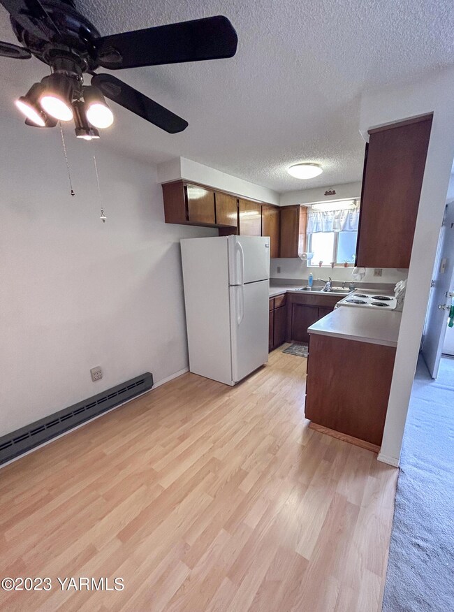 Eat-In Kitchen