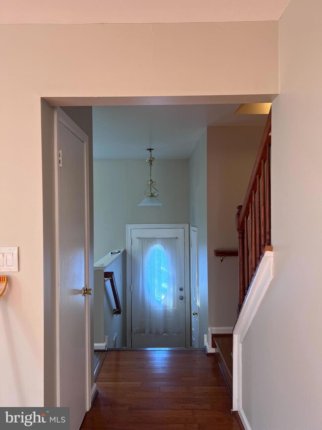 7419 Courtland Cir, Manassas, VA 20111 - photo 2