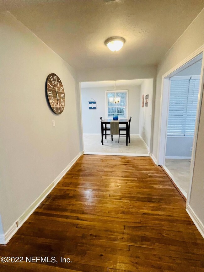 9621 Macarthur Ct S, Jacksonville, FL 32216 - photo 4