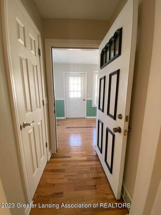 1315 Berten St, Lansing, MI 48910 - photo 5