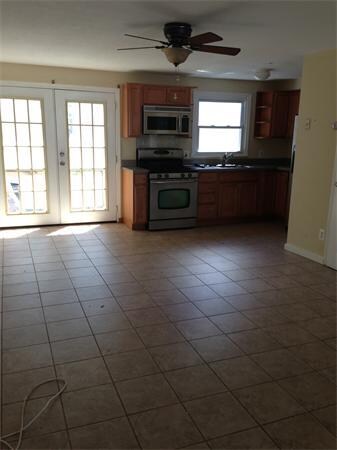 725 Bridge St unit 3, Lowell, MA 01850 - photo 3